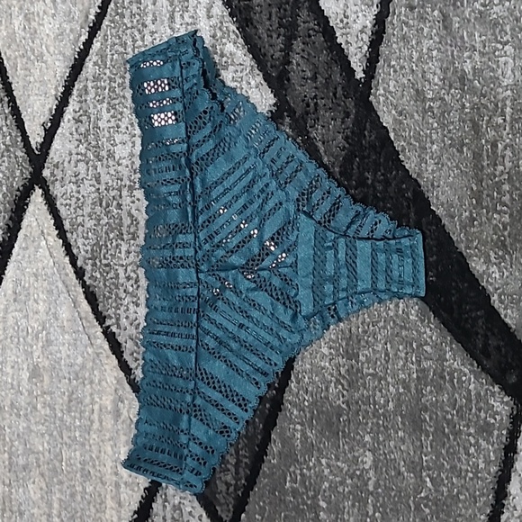 VICTORIA SECRET 2019 V CUT-OUT CHEEKY PANTIES - Picture 1 of 8